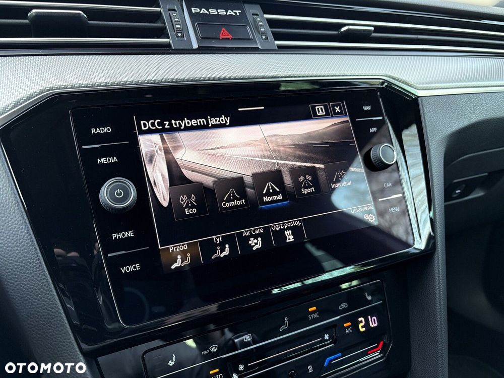 Volkswagen Passat - 25