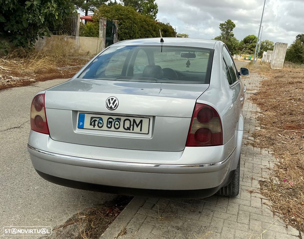 VW Passat 1.9 TDi Highline - 4