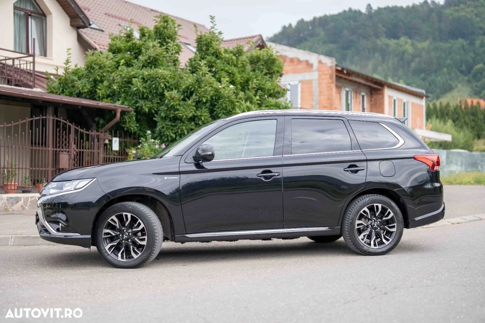 Mitsubishi Outlander - 2