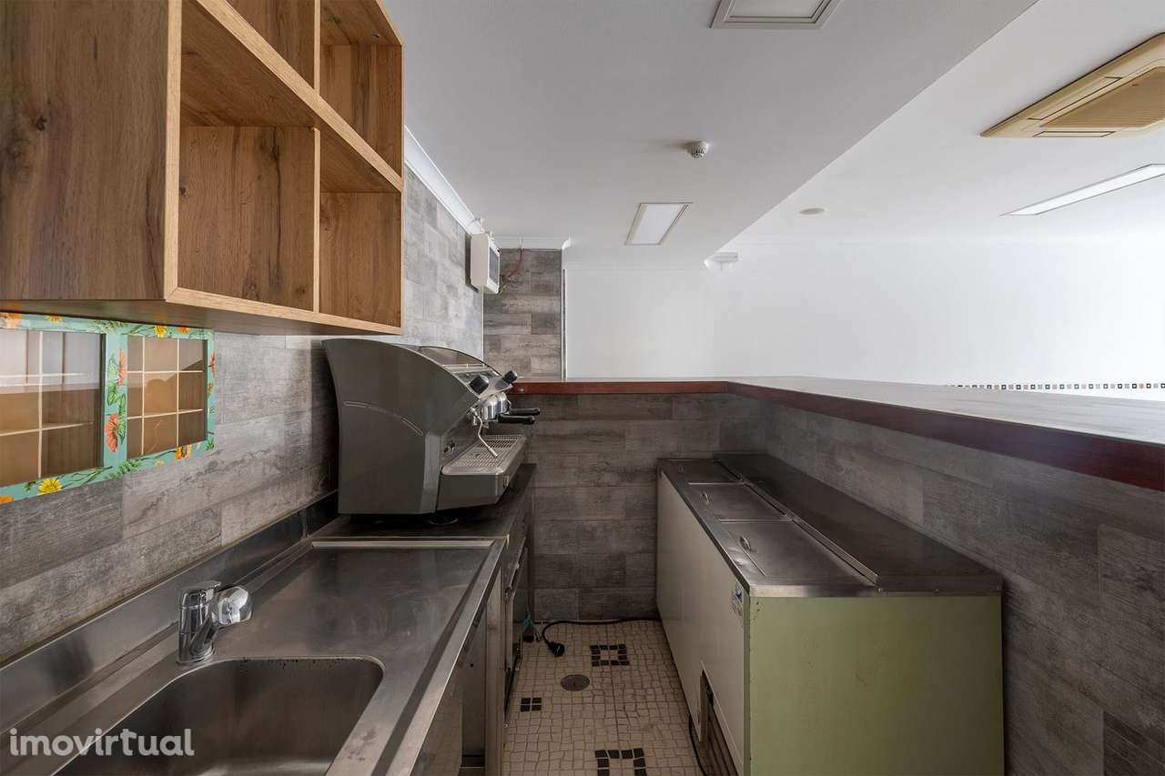 FANTÁSTICO ESPAÇO COMERCIAL VERSÁTIL  PARA VENDA EM LAGOS - Grande imagem: 5/17