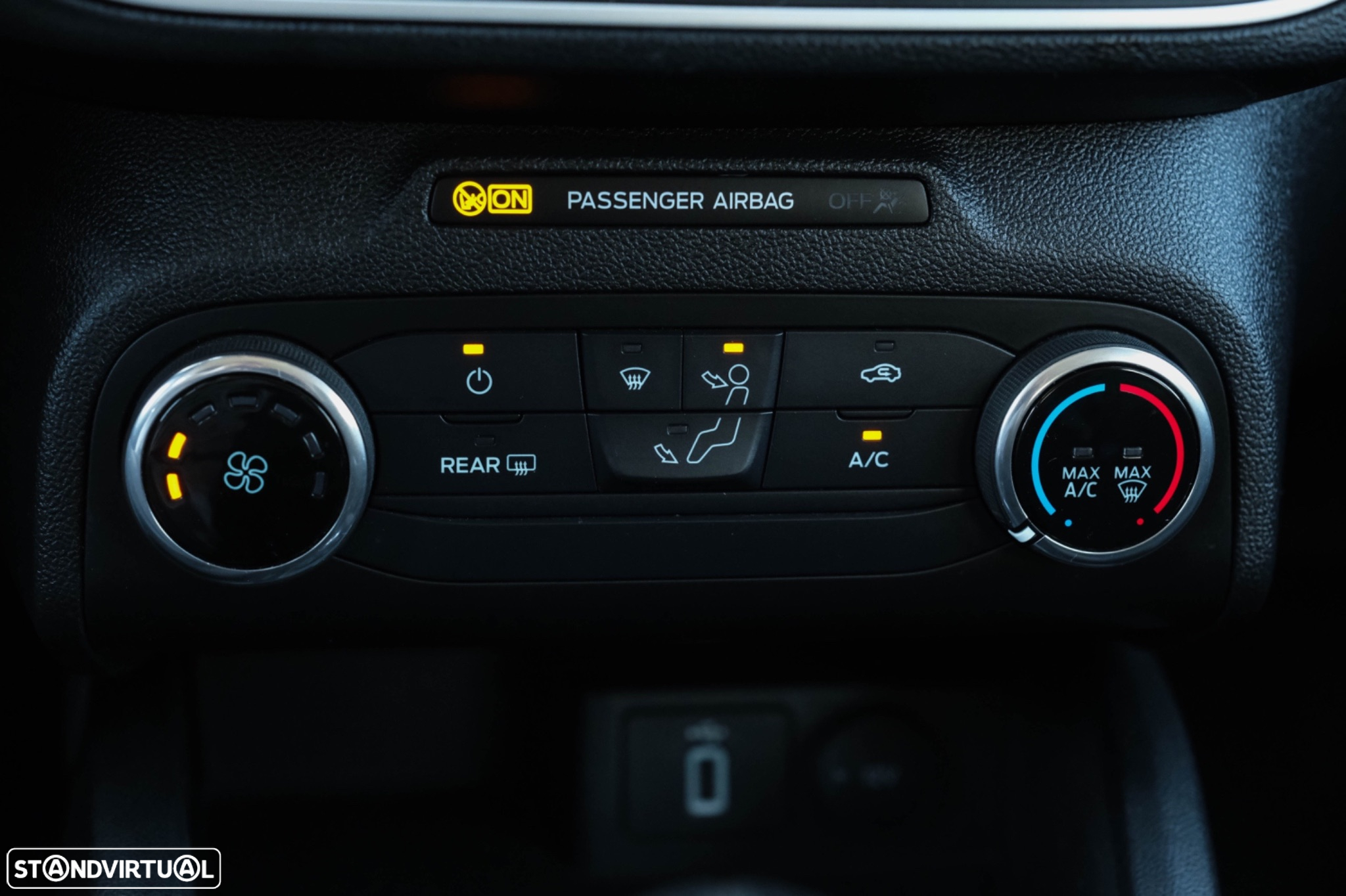 Ford Focus Van - 16