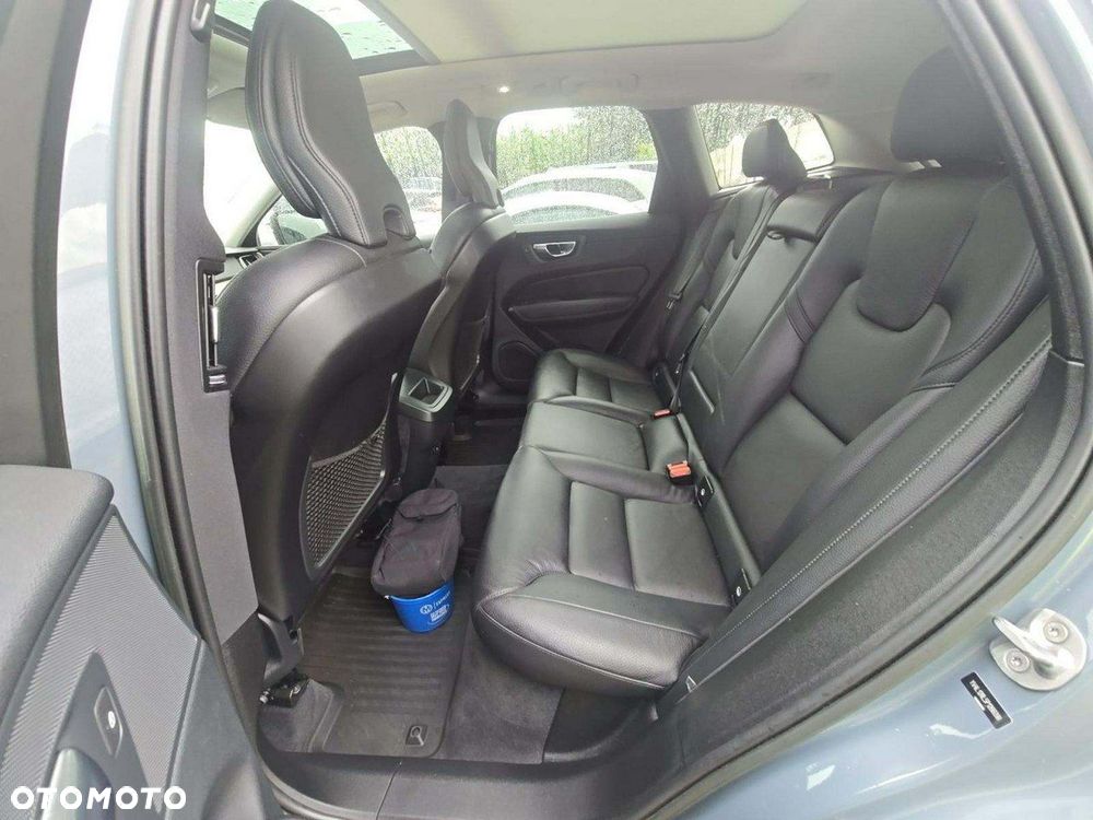 Volvo XC 60 B5 B AWD Plus Dark - 9