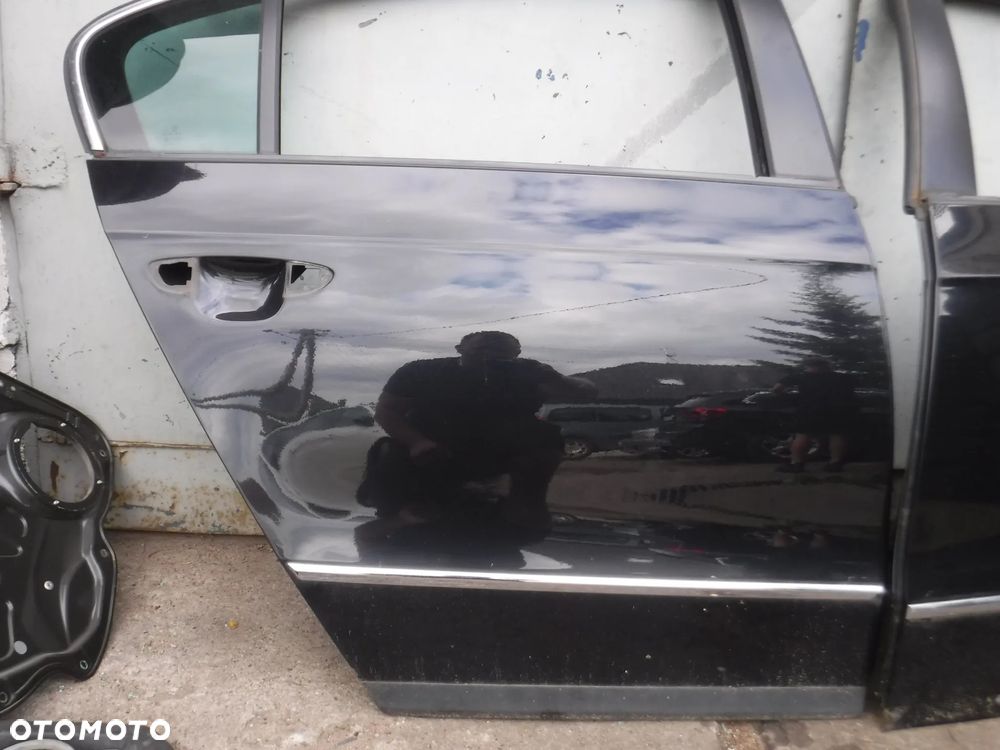 Vw Passat B6 sedan drzwi tyl  prawe LC9X - 1