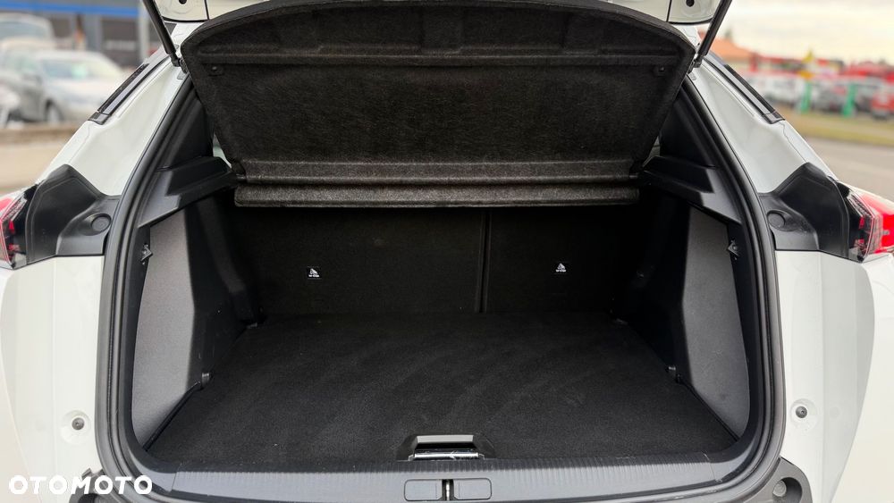 Peugeot 2008 PureTech 130 EAT8 GT - 23