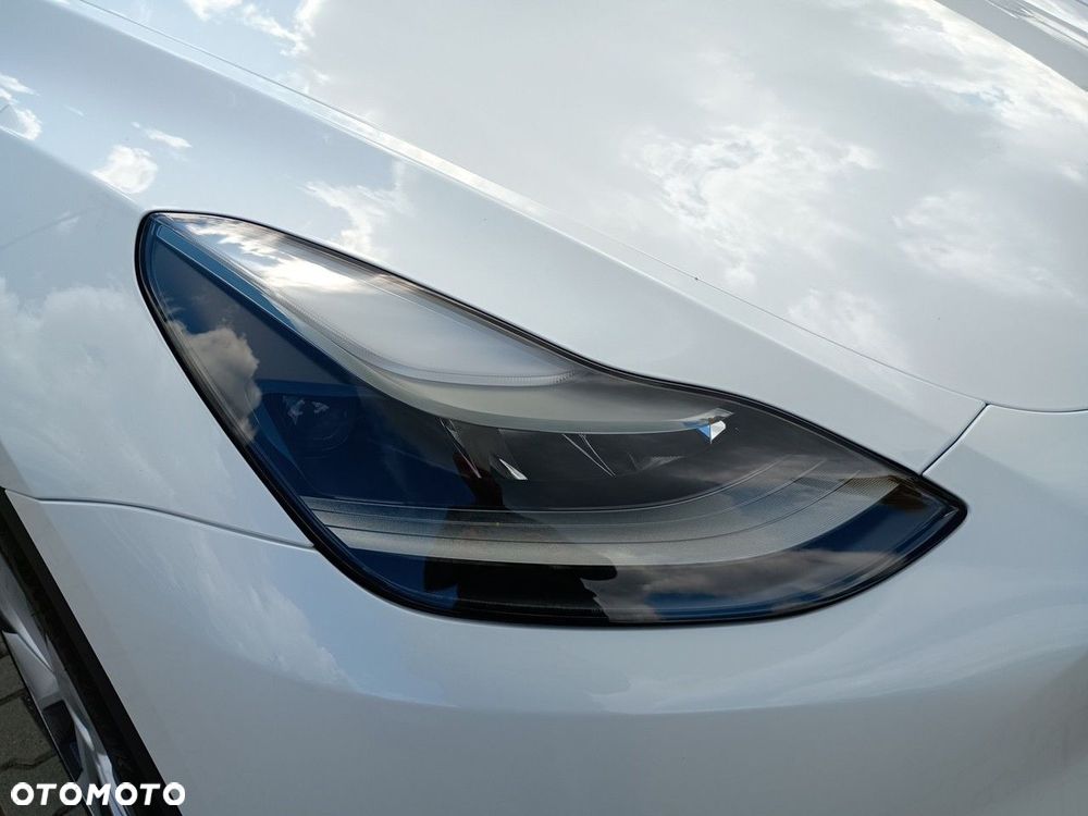 Tesla Model Y Long Range AWD - 13