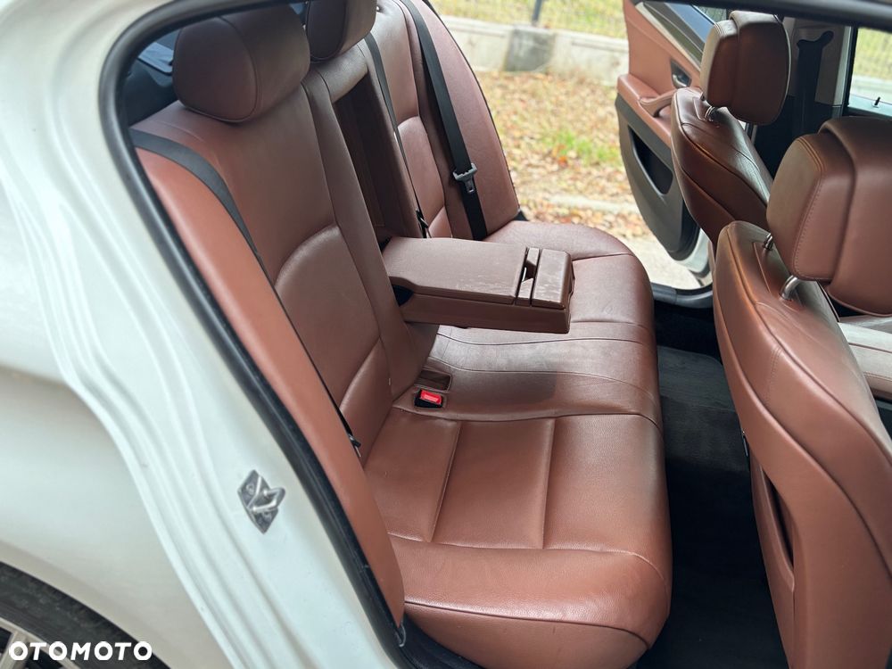 BMW Seria 5 535i - 25