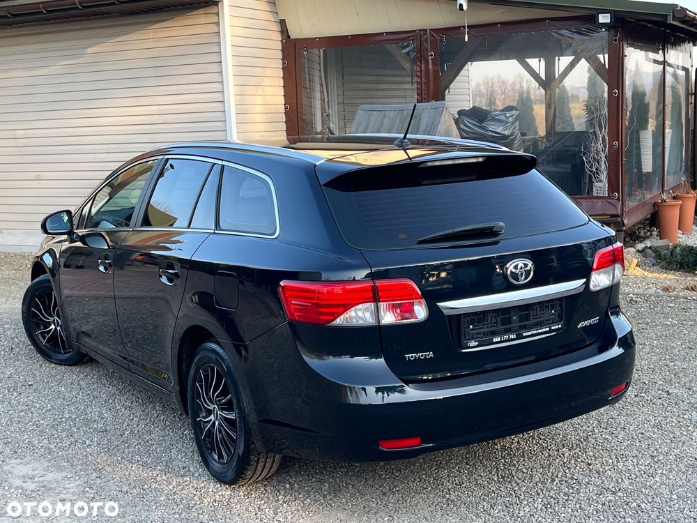 Toyota Avensis - 12