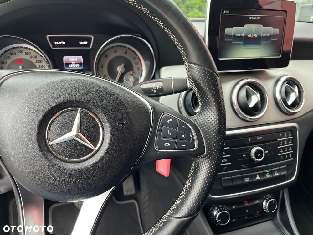 Mercedes-Benz GLA 200 7G-DCT UrbanStyle Edition - 10