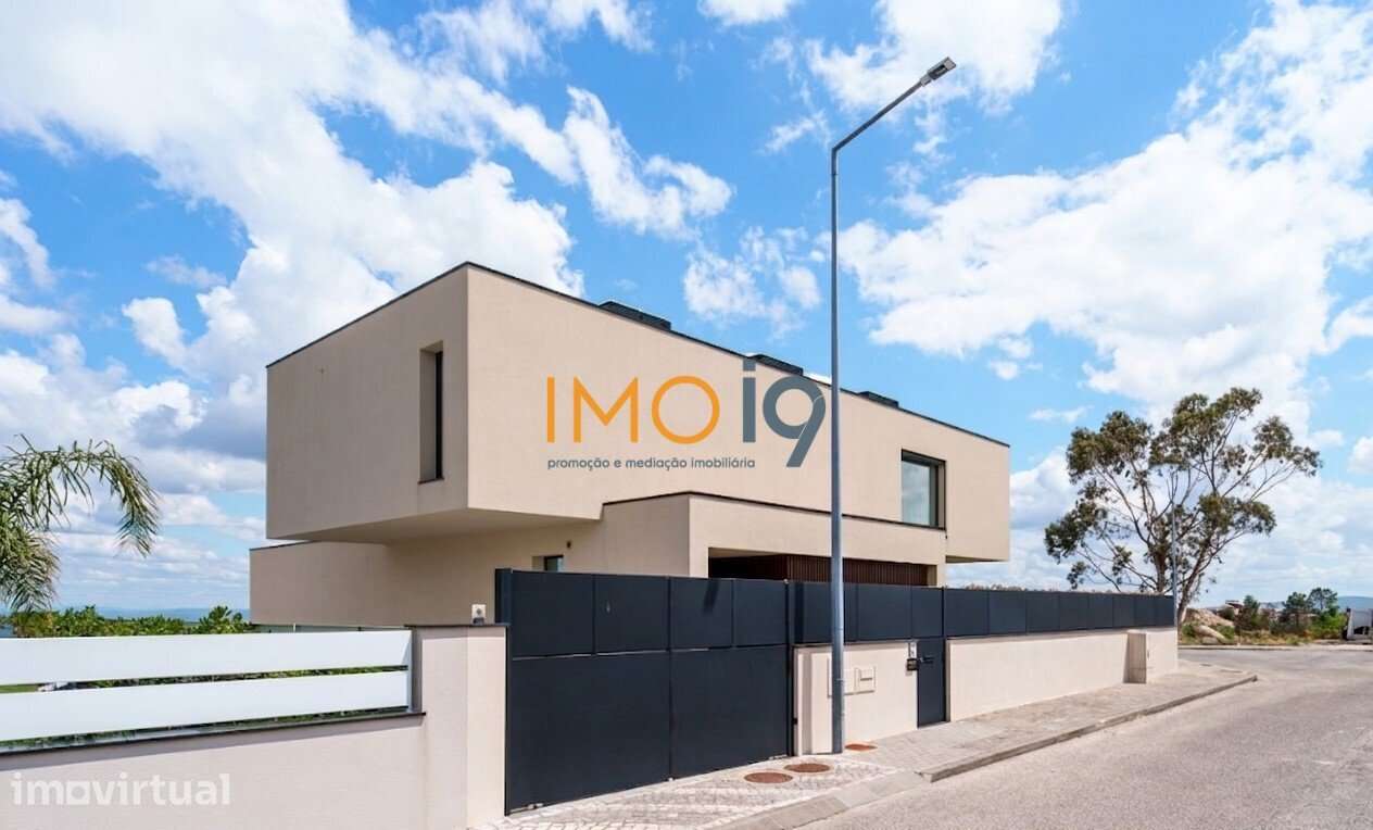 Moradia T3 de Luxo com Vista Panorâmica para os Castelos de Ourém –... - Grande imagem: 2/60