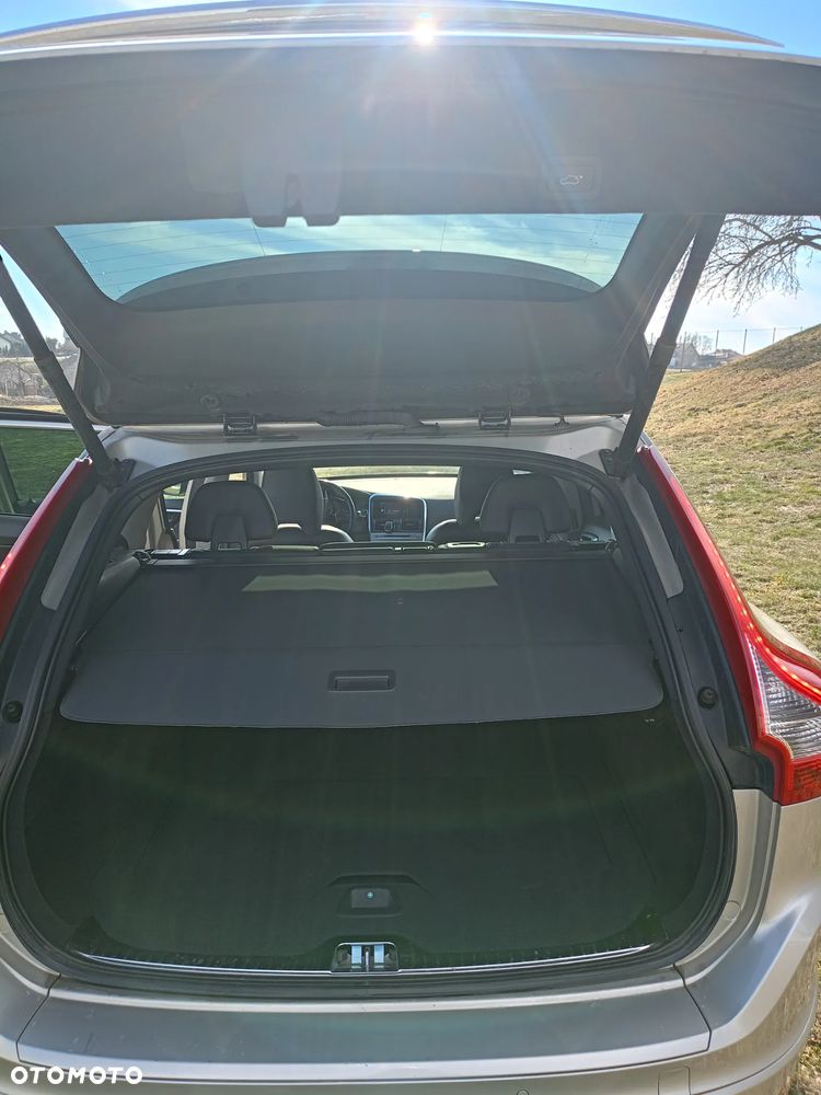 Volvo XC 60 D3 Drive-E Momentum - 11