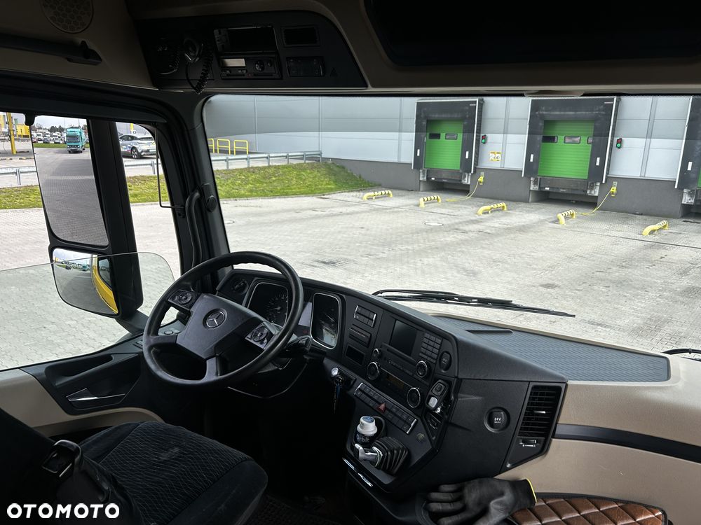 Mercedes-Benz Actros - 16