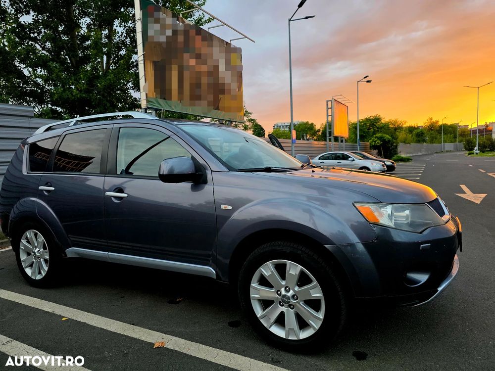 Mitsubishi Outlander - 1