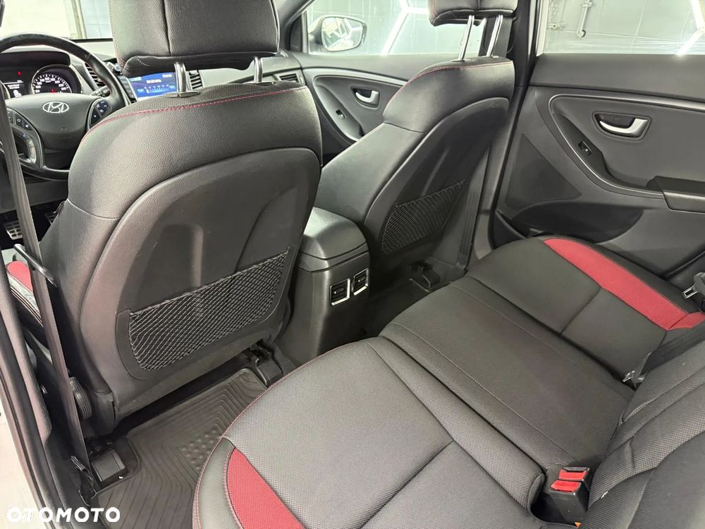 Hyundai i30 1.6 GDI Turbo Luxury - 25