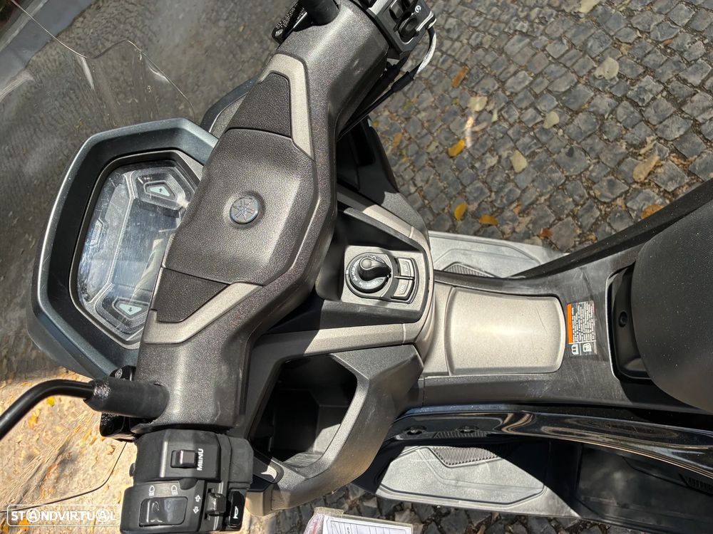 Yamaha NMAX - 10