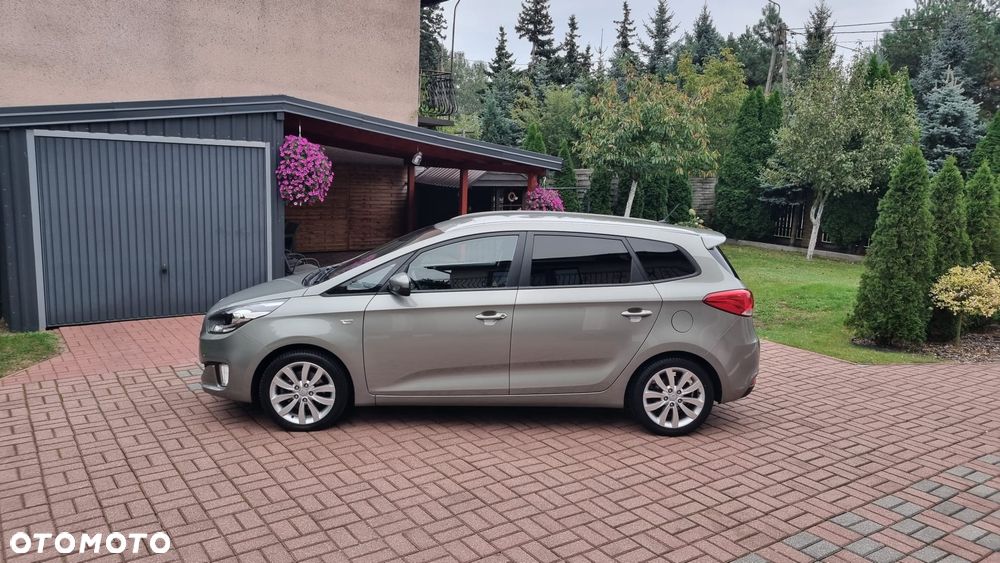 Kia Carens - 30