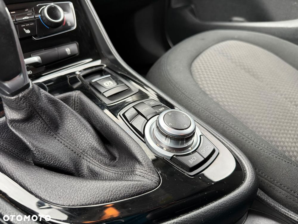 BMW Seria 2 216d - 24