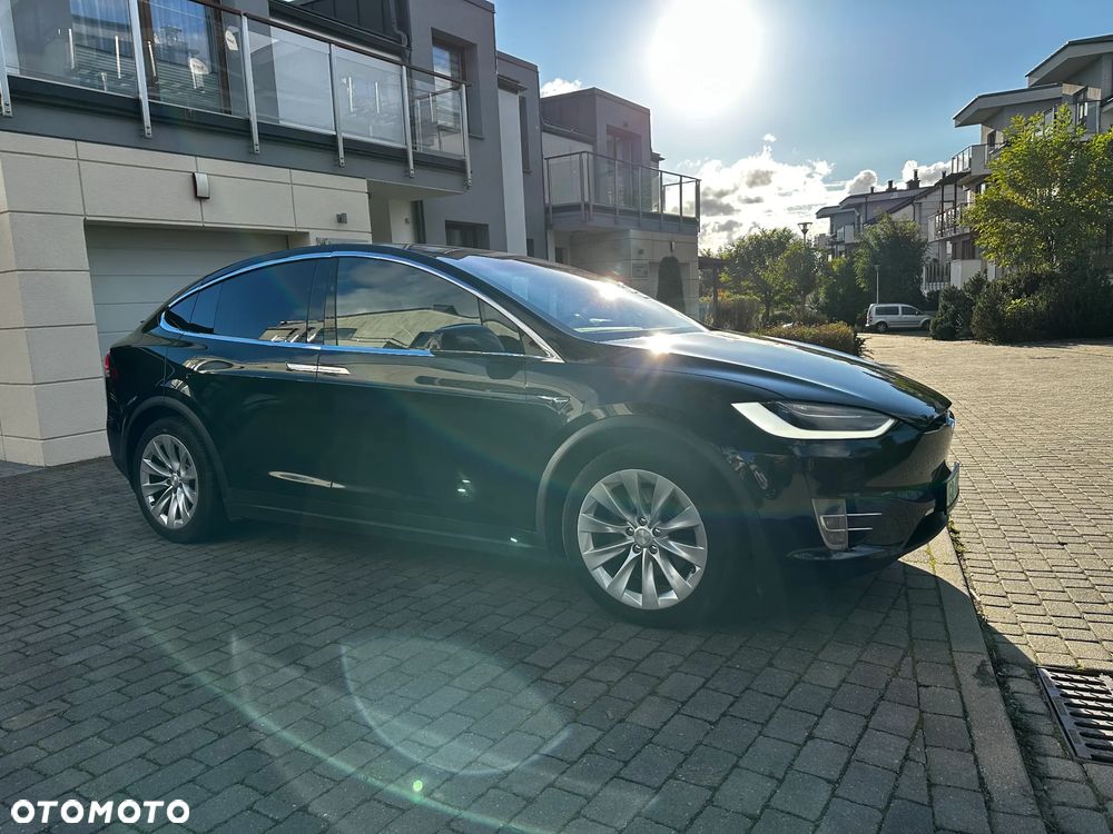 Tesla Model X - 3