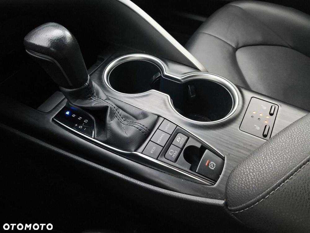 Toyota Camry 2.5 Hybrid Executive CVT - 24