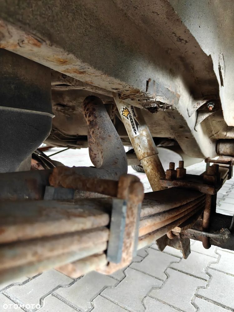 Jeep Cherokee - 40