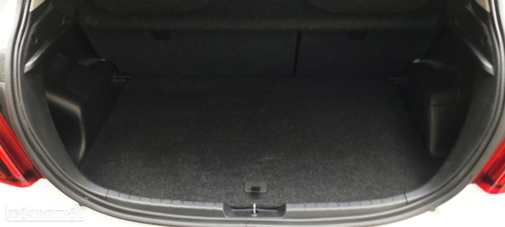 Toyota Yaris 1.33 VVT-i Comfort+P.Style - 32