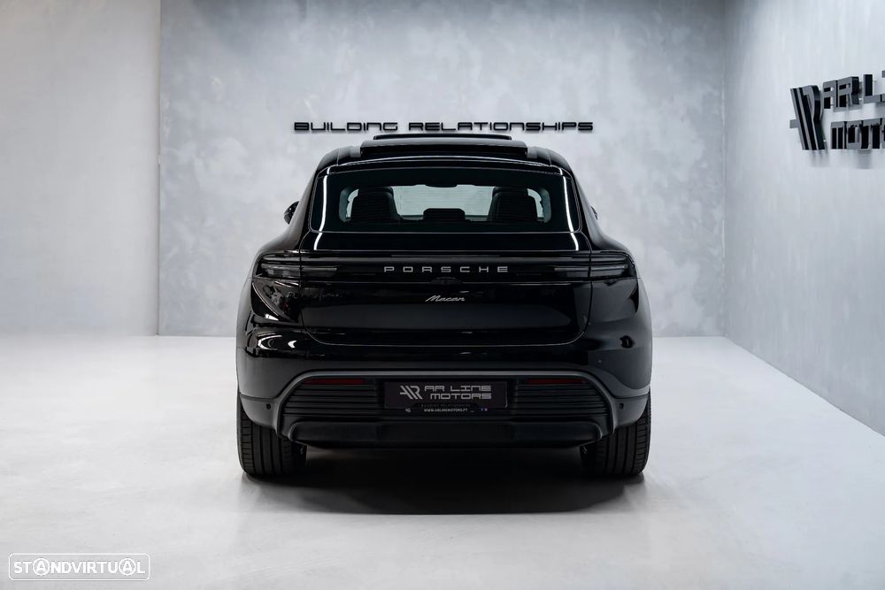 Porsche Macan Electric - 12