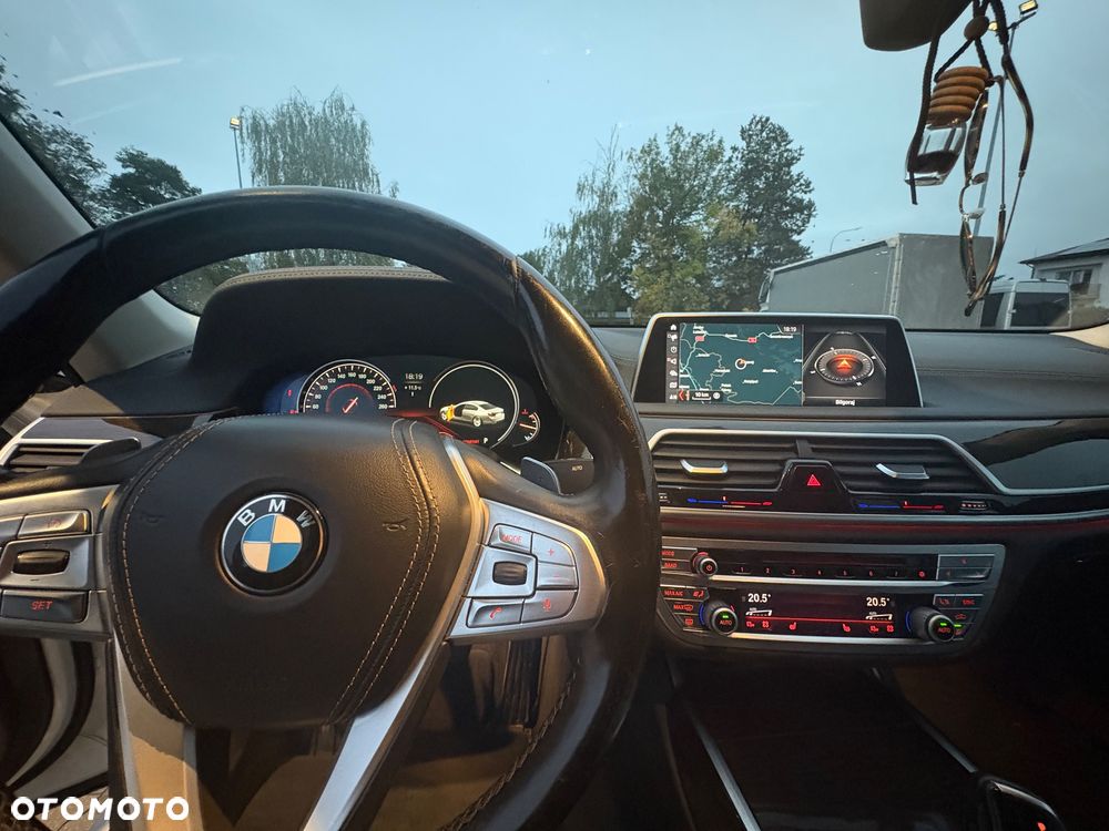 BMW Seria 7 740i - 7