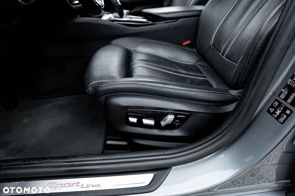 BMW Seria 5 520d xDrive Sport Line sport - 19