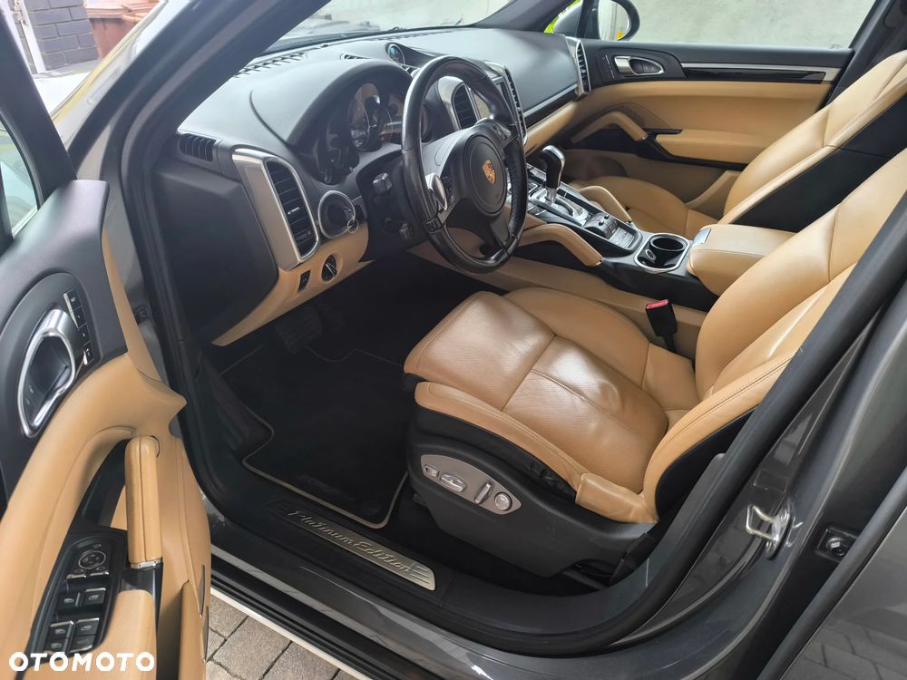 Porsche Cayenne - 6