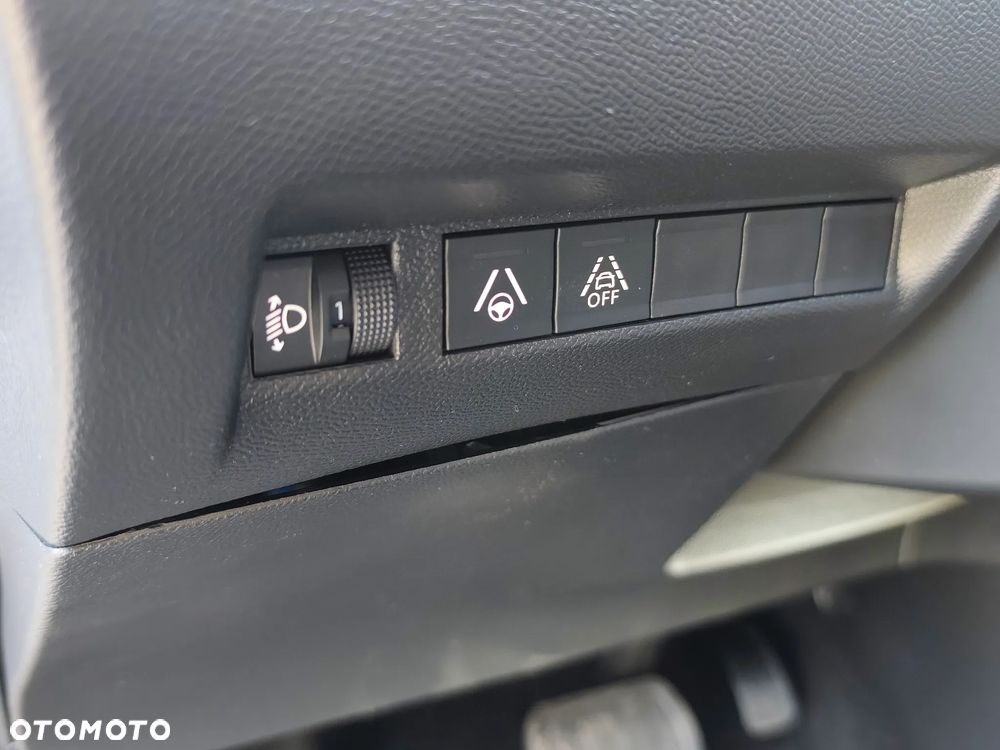Peugeot 2008 1.5 BlueHDi Allure S&S EAT8 - 33