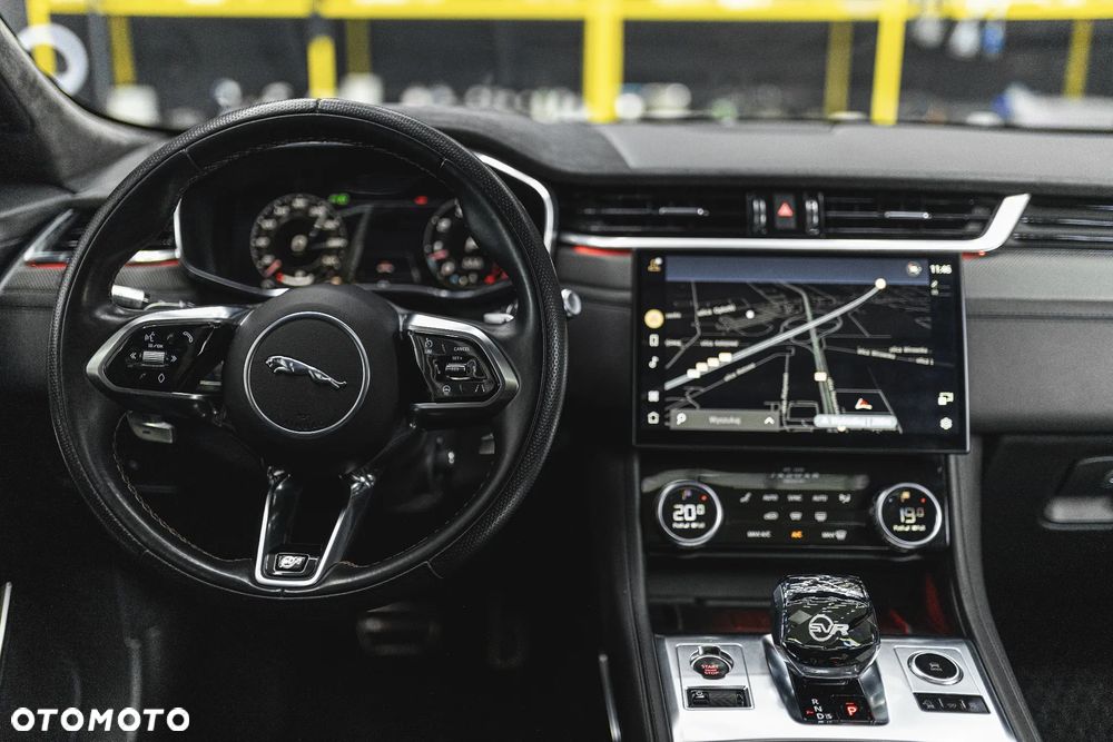 Jaguar F-Pace P550 AWD SVR - 6