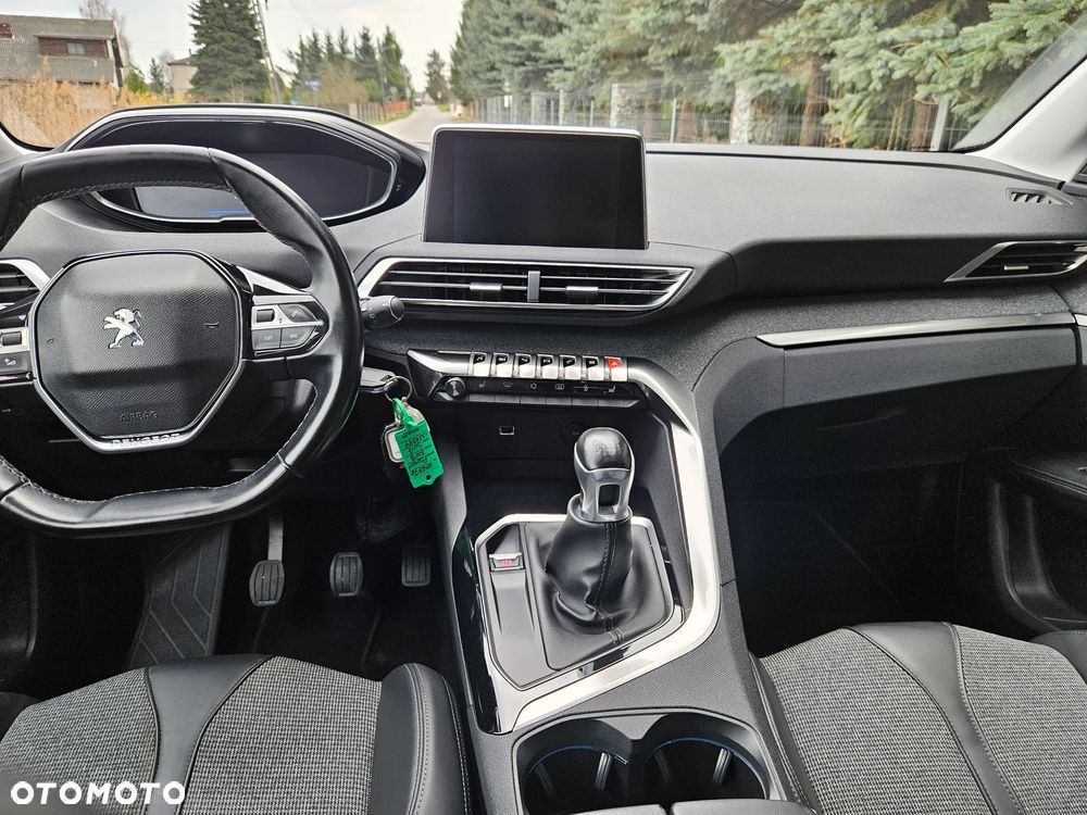 Peugeot 3008 PureTech 130 Stop & Start GPF Allure - 17
