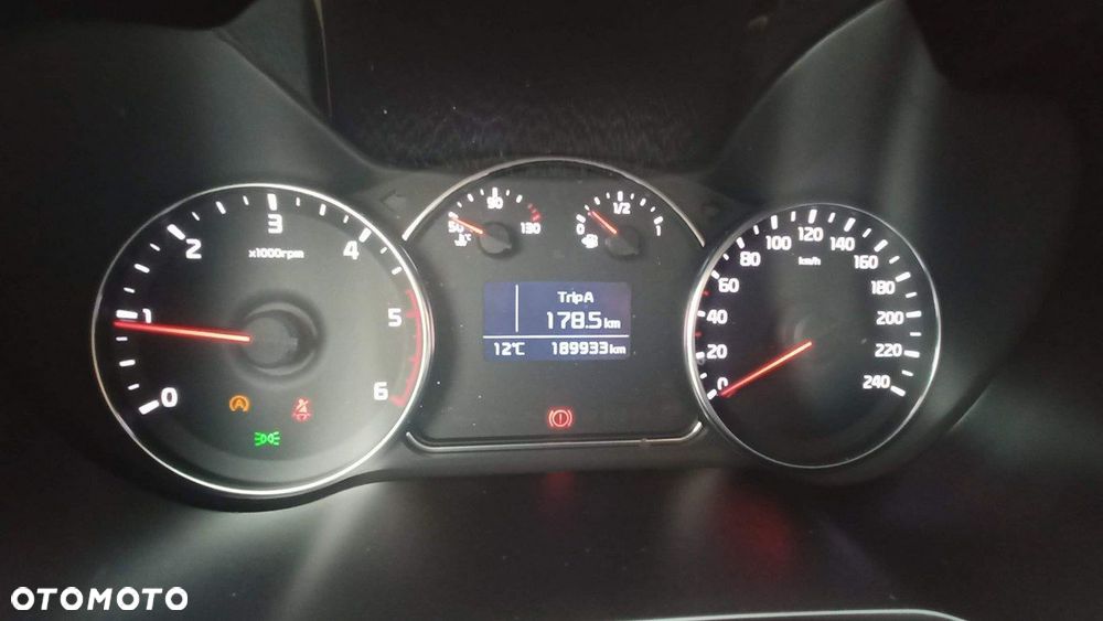Kia Carens 1.7 CRDi L 7os - 38