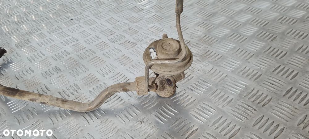 Nissan Terrano II 2.4 Przewód Rurka Zawór EGR - 2