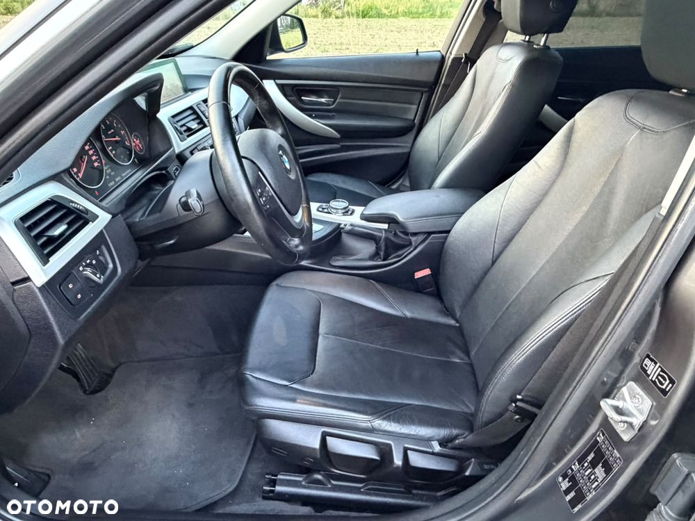 BMW Seria 3 320d Luxury Line - 35