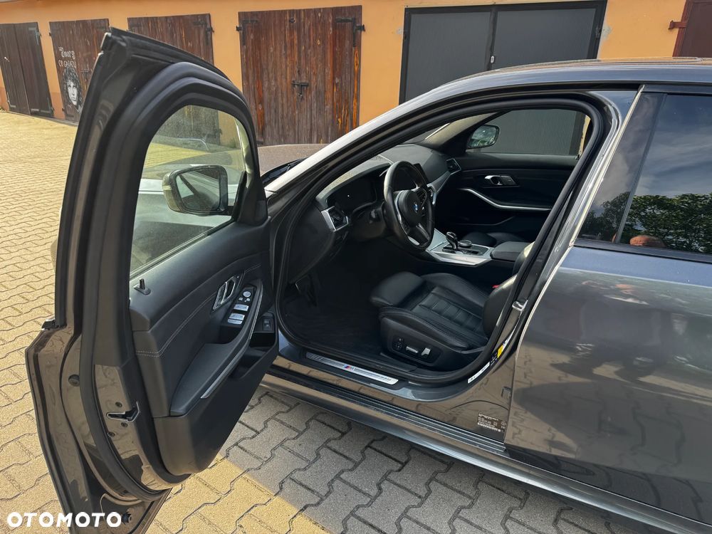 BMW Seria 3 330i xDrive M Sport - 6