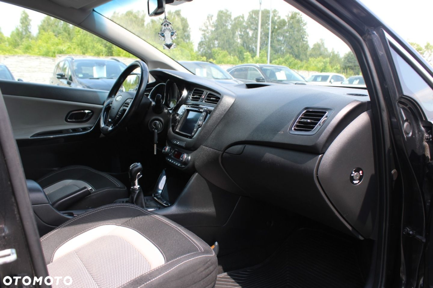 Kia Ceed - 33
