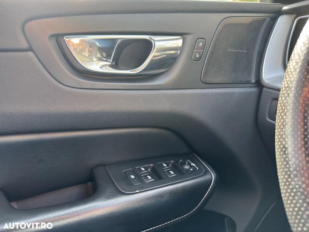 Volvo XC 60 D5 AWD Geartronic RDesign - 24