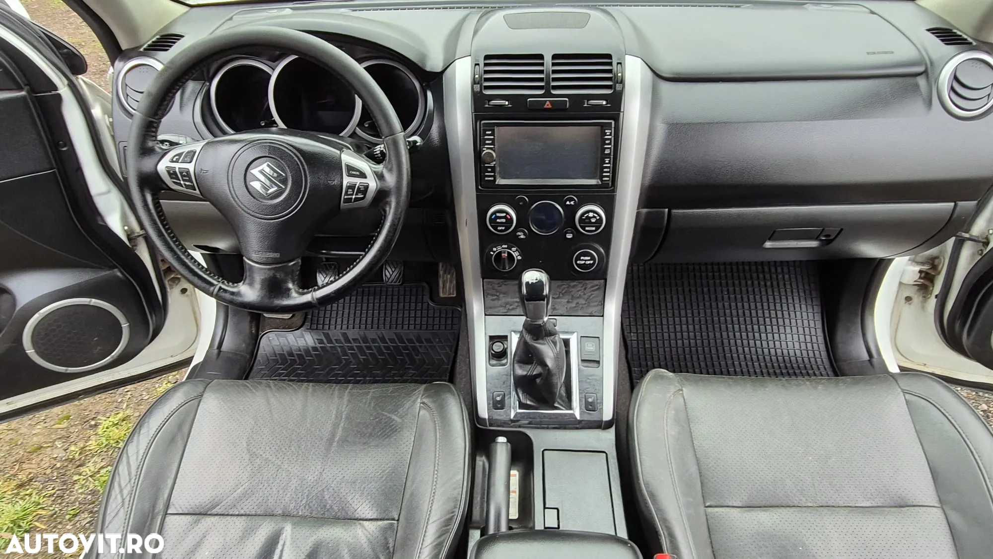Suzuki Grand Vitara 1.9 DDiS Comfort - 12