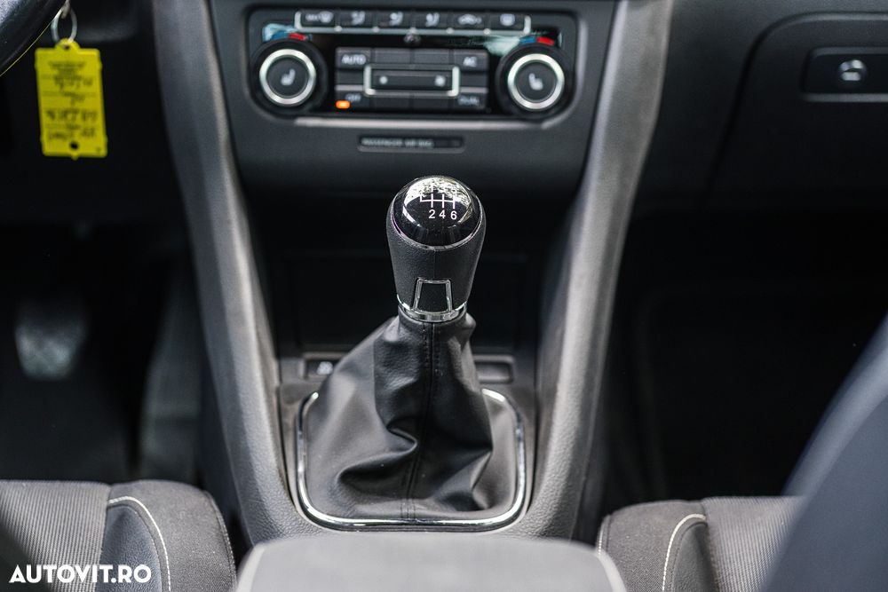 Volkswagen Golf 2.0 TDI DPF MATCH - 28