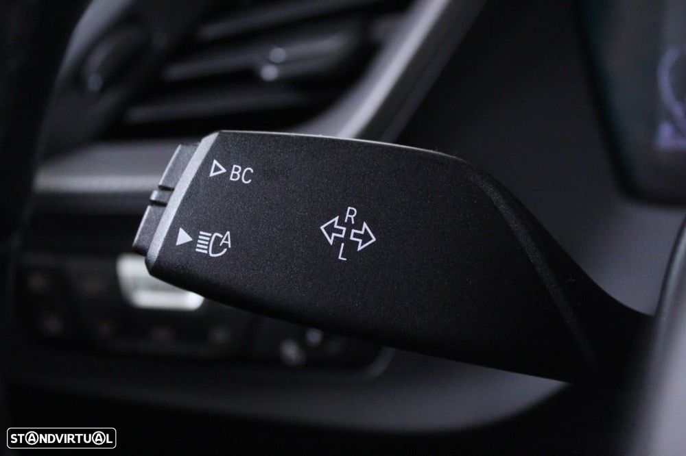 BMW 116 d Pack Desportivo M Auto - 25