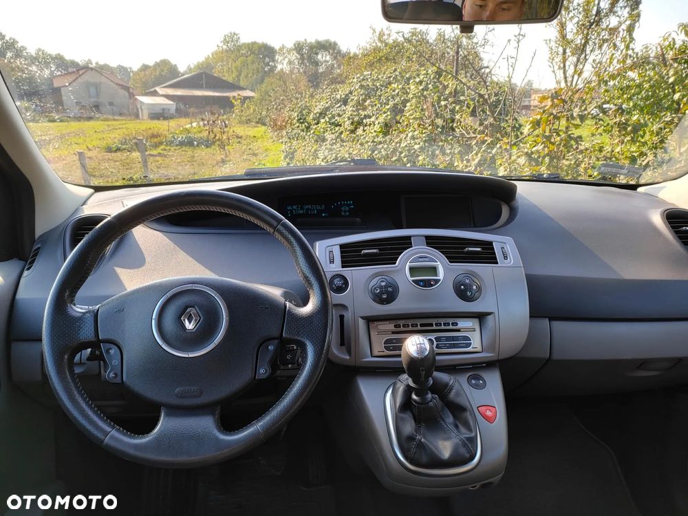Renault Grand Scenic - 25