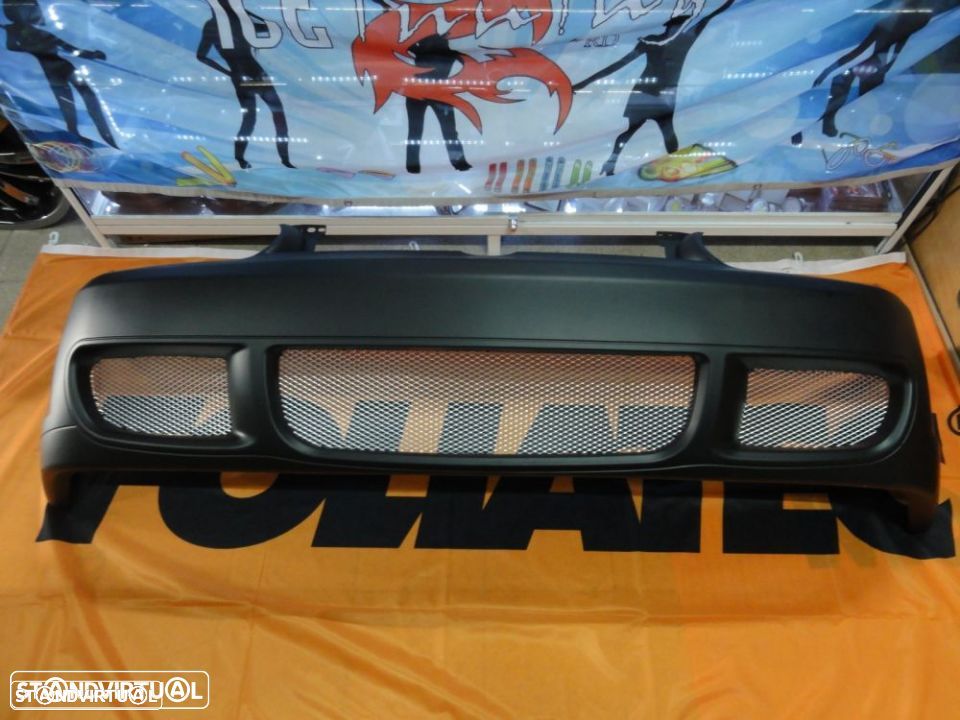Para-choques Frontal VW Golf 4 / IV 98-03 R32 look em ABS(plástico) C/Espaço para grelha original - 1