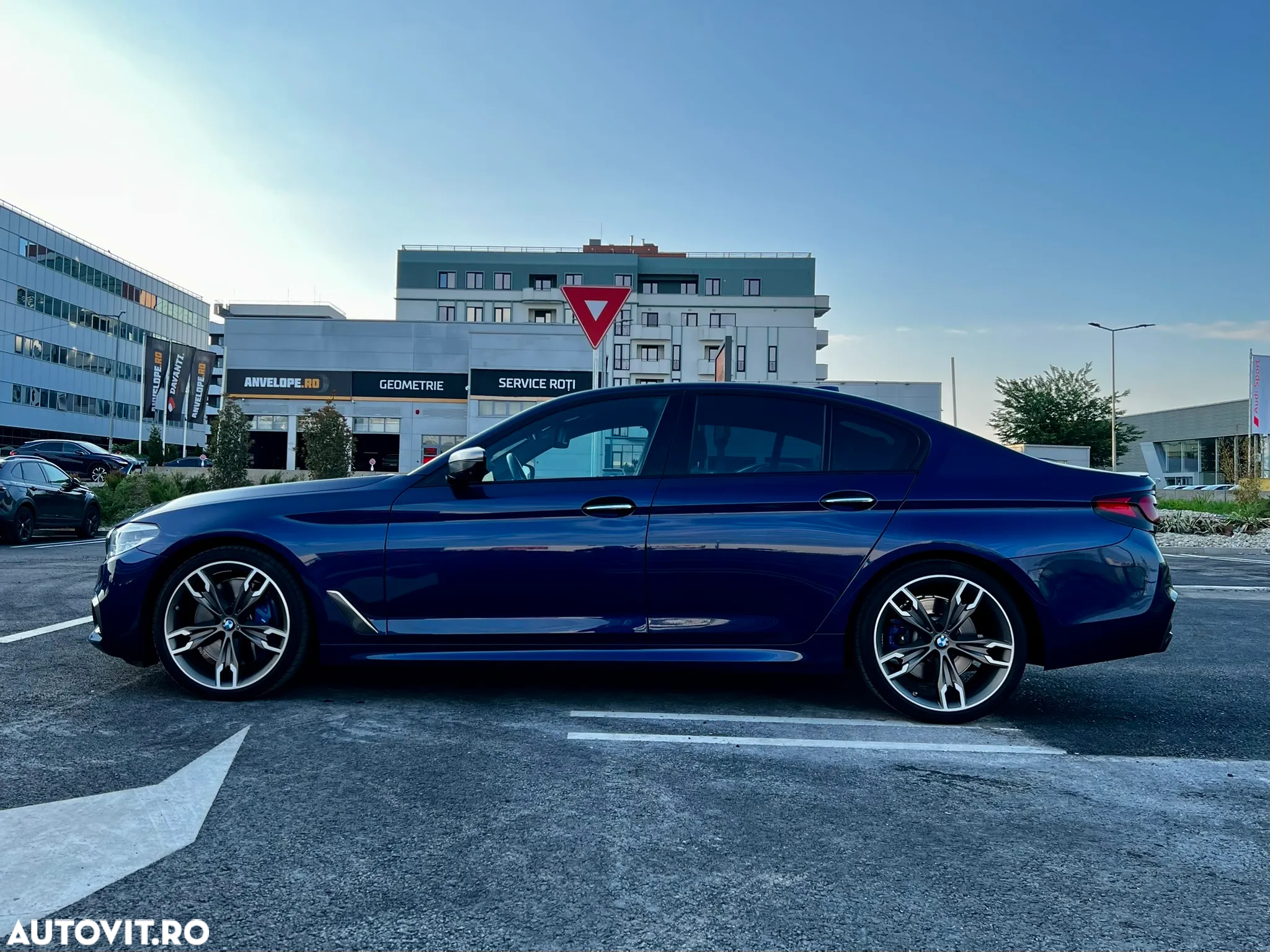 BMW M5 M550i xDrive AT - 4