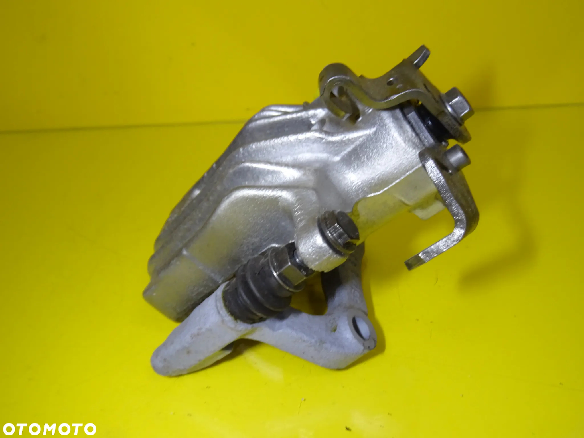 ZACISK ZACISKI HAMULCOWE KOMPLET PRAWY LEWY TYŁ VW GOLF IV Ø 38MM LUCAS NR1 - 11