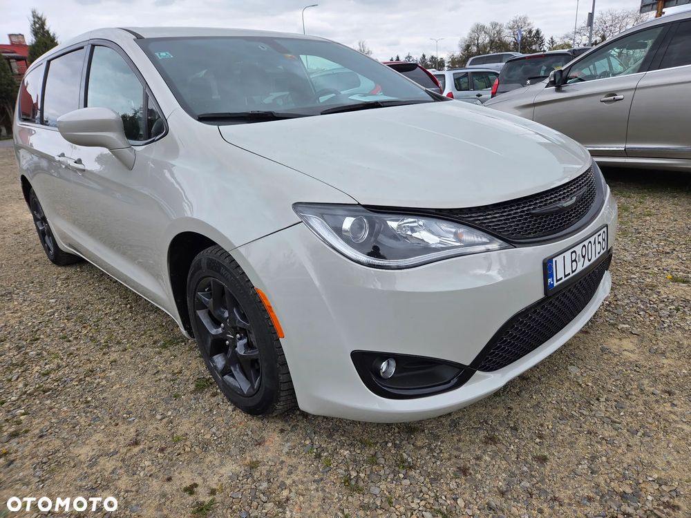 Chrysler Pacifica - 6