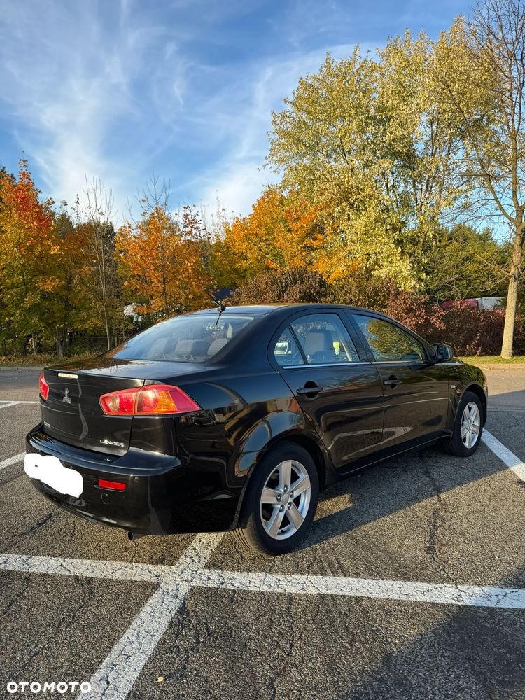Mitsubishi Lancer 2010 photo 3