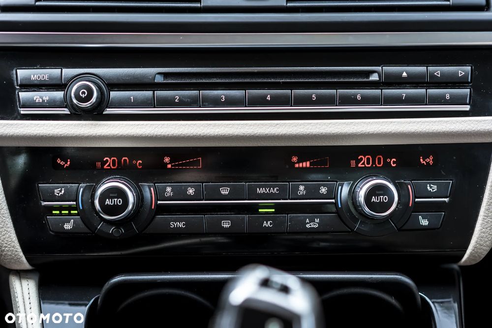 BMW Seria 5 520d xDrive - 13