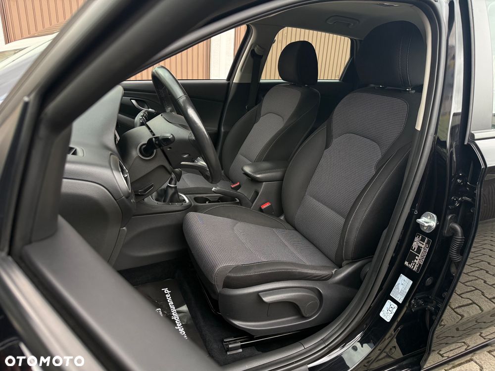 Hyundai i30 1.5 DPI Classic + - 11