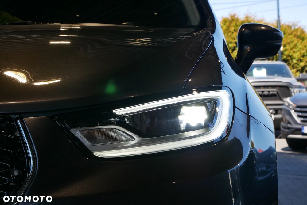 Chrysler Pacifica - 36