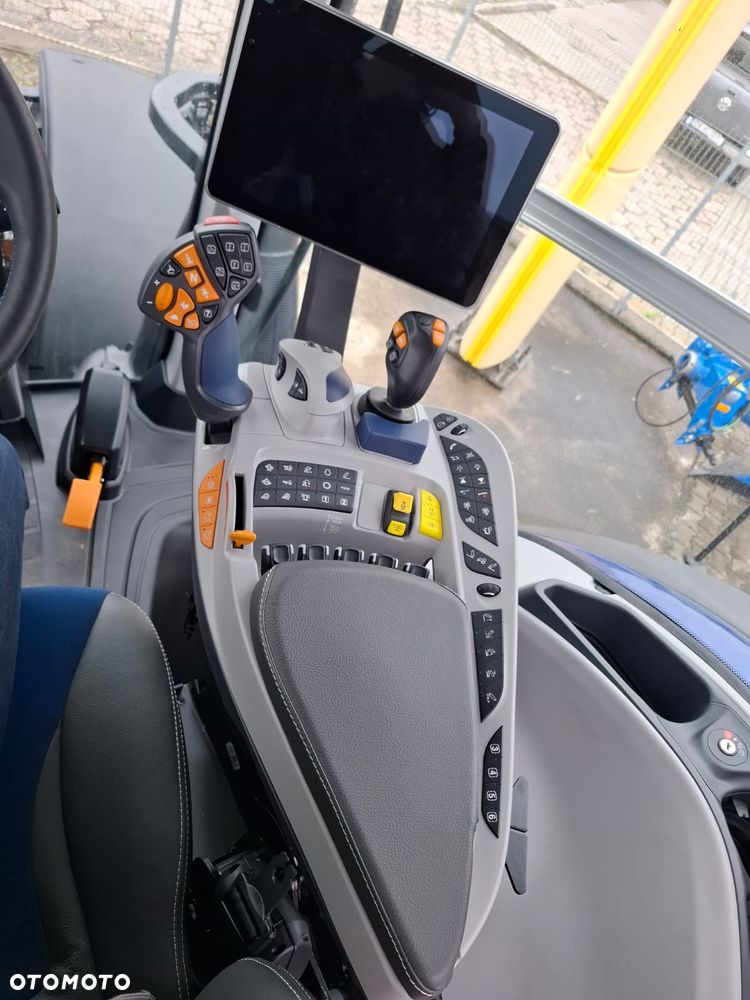 New Holland T7.270 AutoCommand - 4
